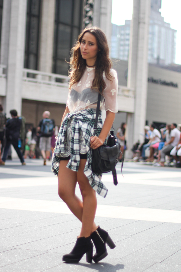 How To Wear A Plaid Shirt Around Your Waist