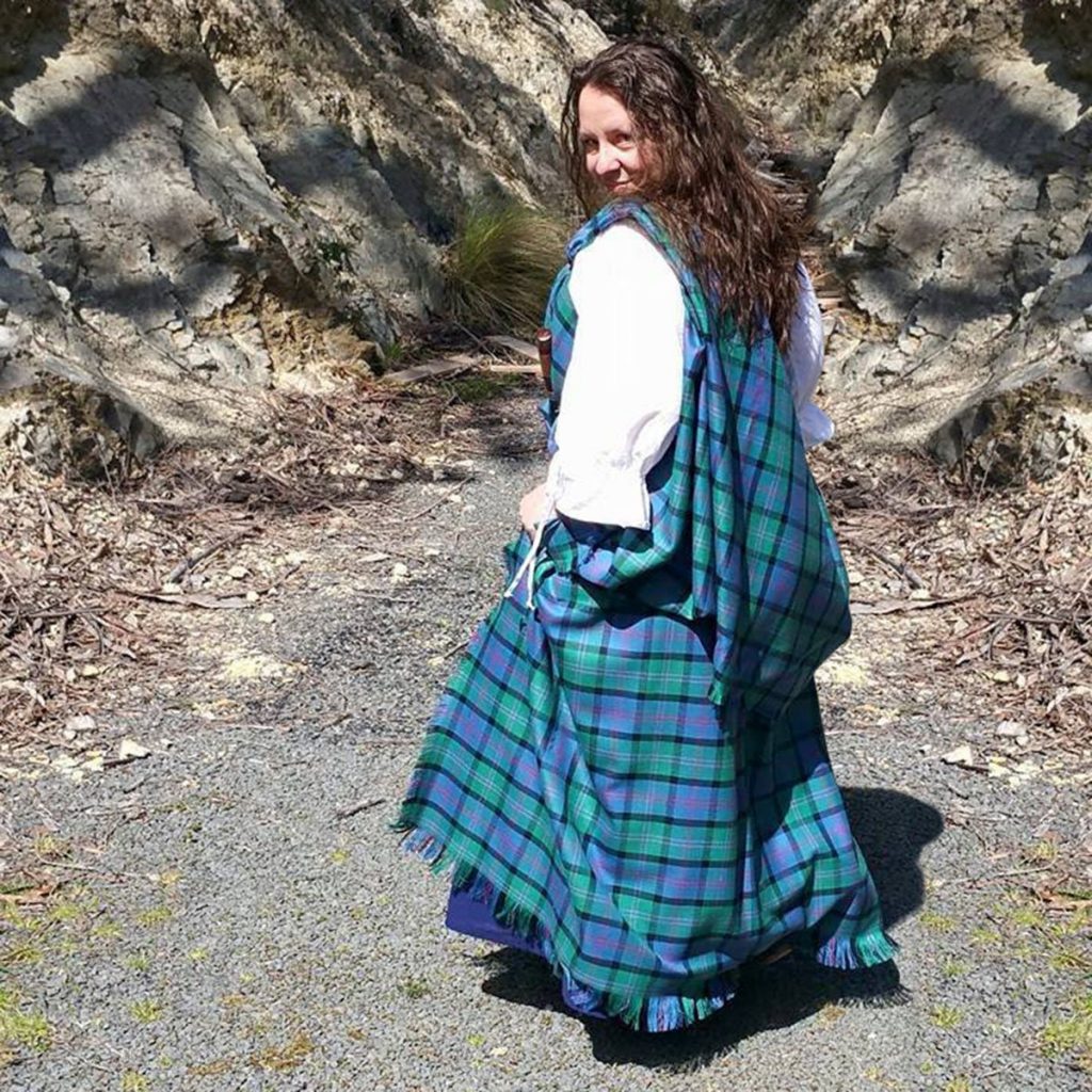 How To Wear An Arisaid